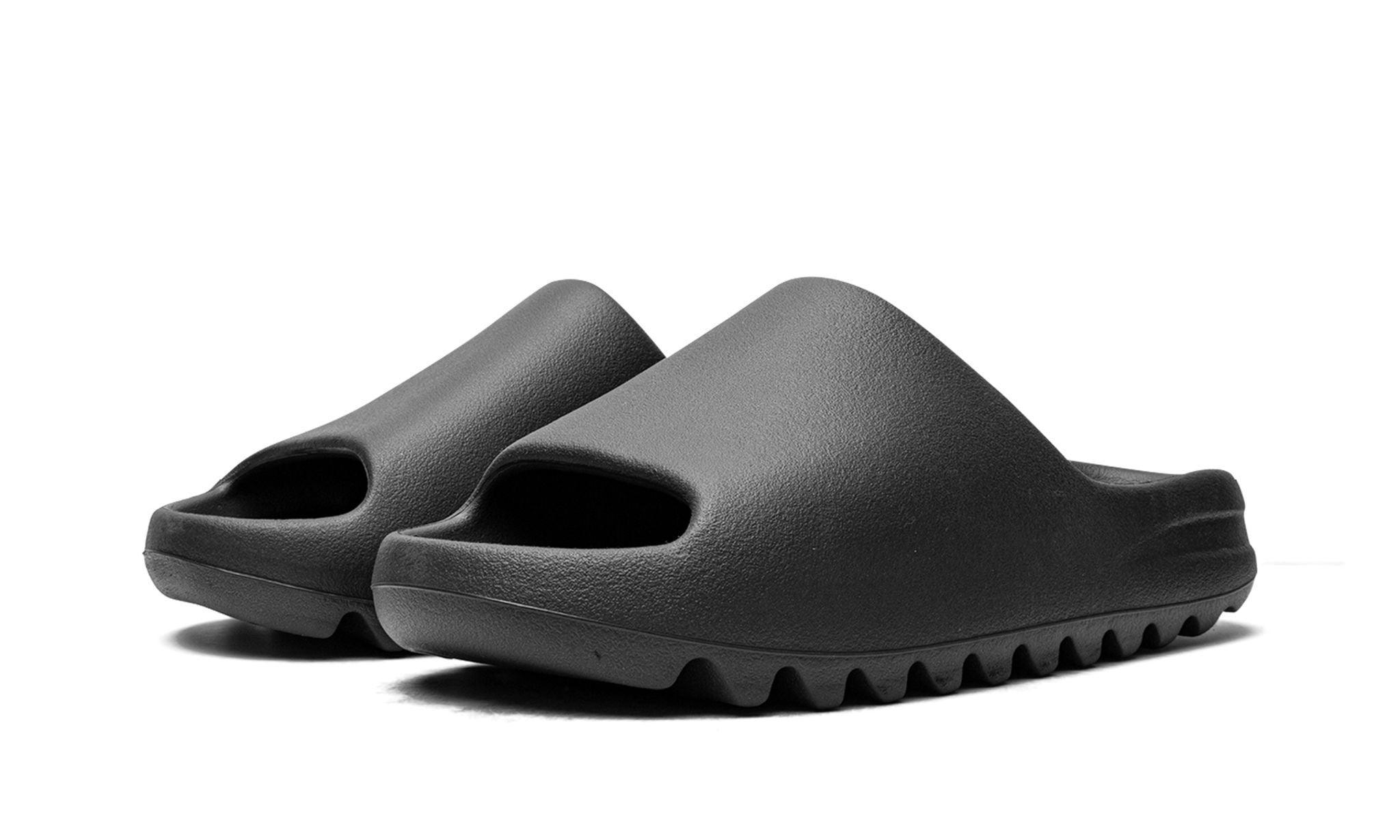 ADIDAS YEEZY
YEEZY SLIDE "Onyx"