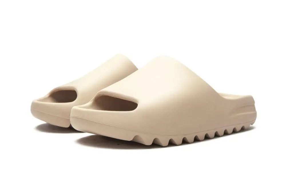 ADIDAS YEEZY
YEEZY SLIDE
"Pure 2021"