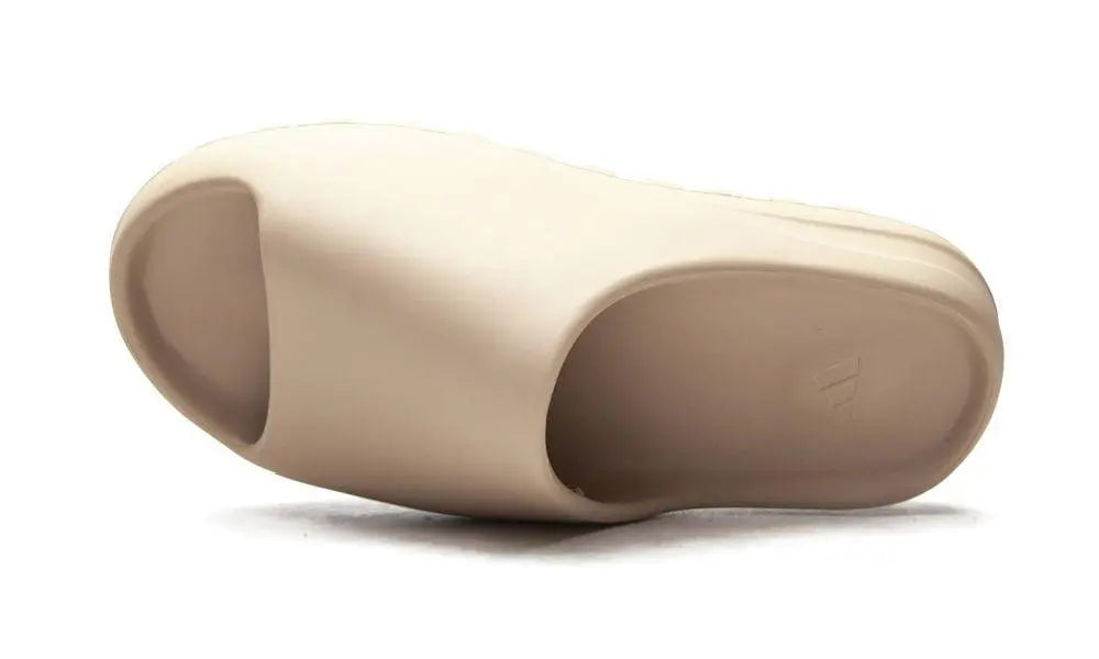 ADIDAS YEEZY
YEEZY SLIDE
"Pure 2021"