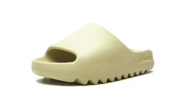 ADIDAS YEEZY
YEEZY SLIDE
"Resin"