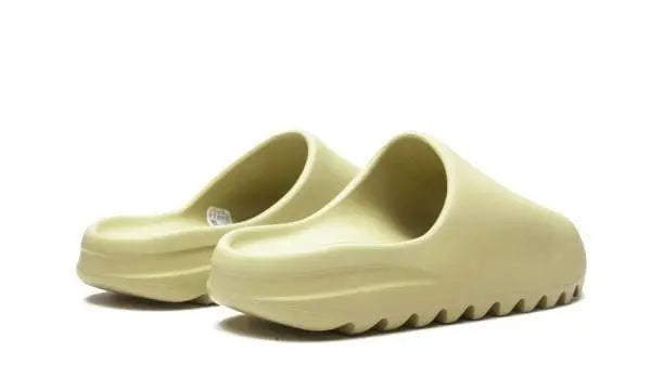 ADIDAS YEEZY
YEEZY SLIDE
"Resin"