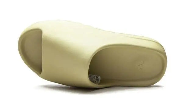 ADIDAS YEEZY
YEEZY SLIDE
"Resin"