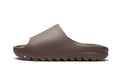 ADIDAS YEEZY
YEEZY SLIDE
"Soot"