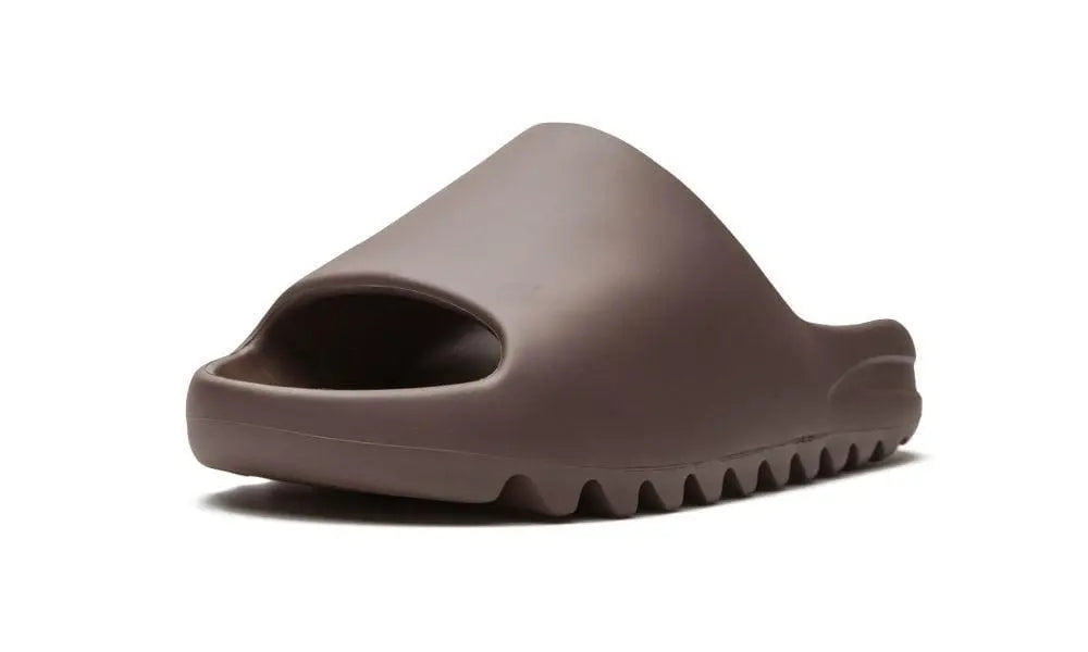 ADIDAS YEEZY
YEEZY SLIDE
"Soot"