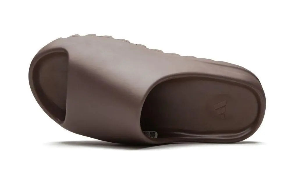 ADIDAS YEEZY
YEEZY SLIDE
"Soot"