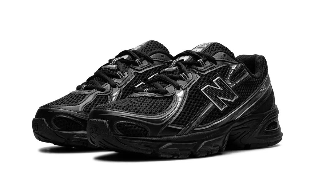 NEW BALANCE
740
"BLACK SILVER"