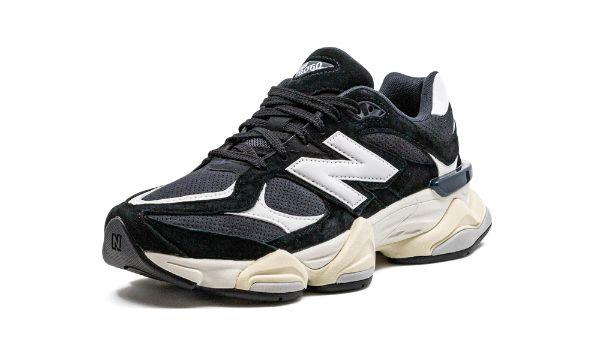 NEW BALANCE
9060
"Black / White"