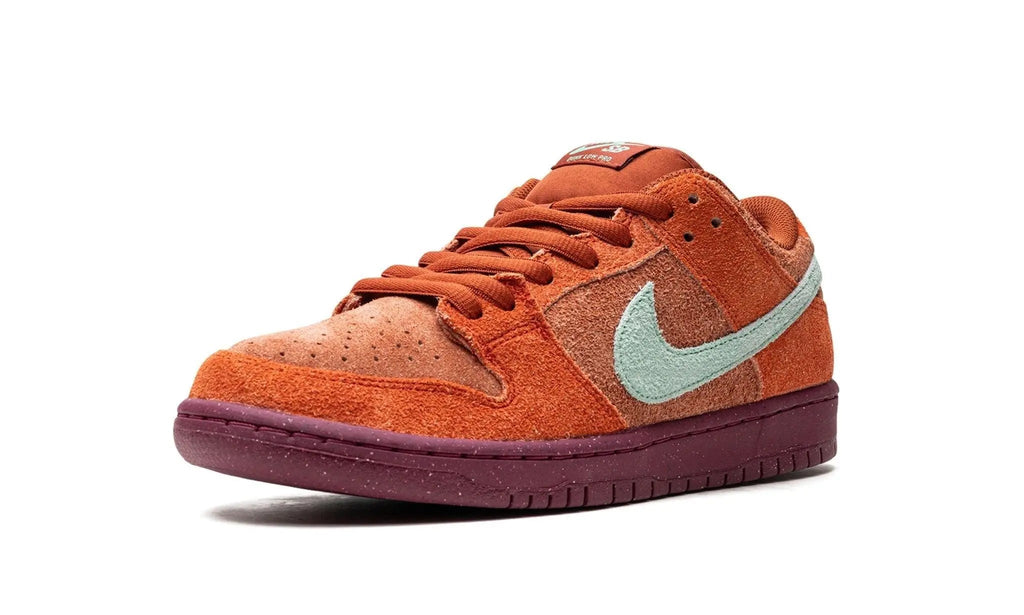 NIKE
SB DUNK LOW PRO PRM
"Mystic Red"