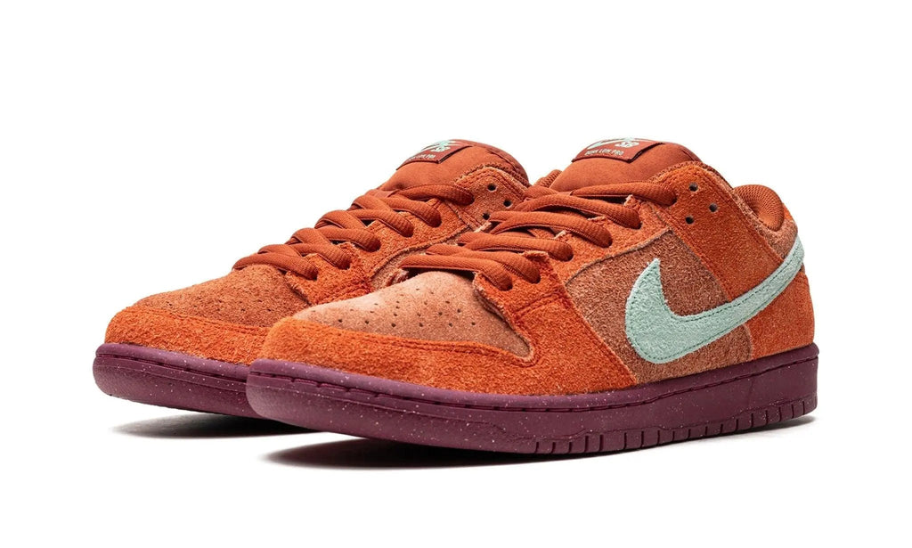 NIKE
SB DUNK LOW PRO PRM
"Mystic Red"