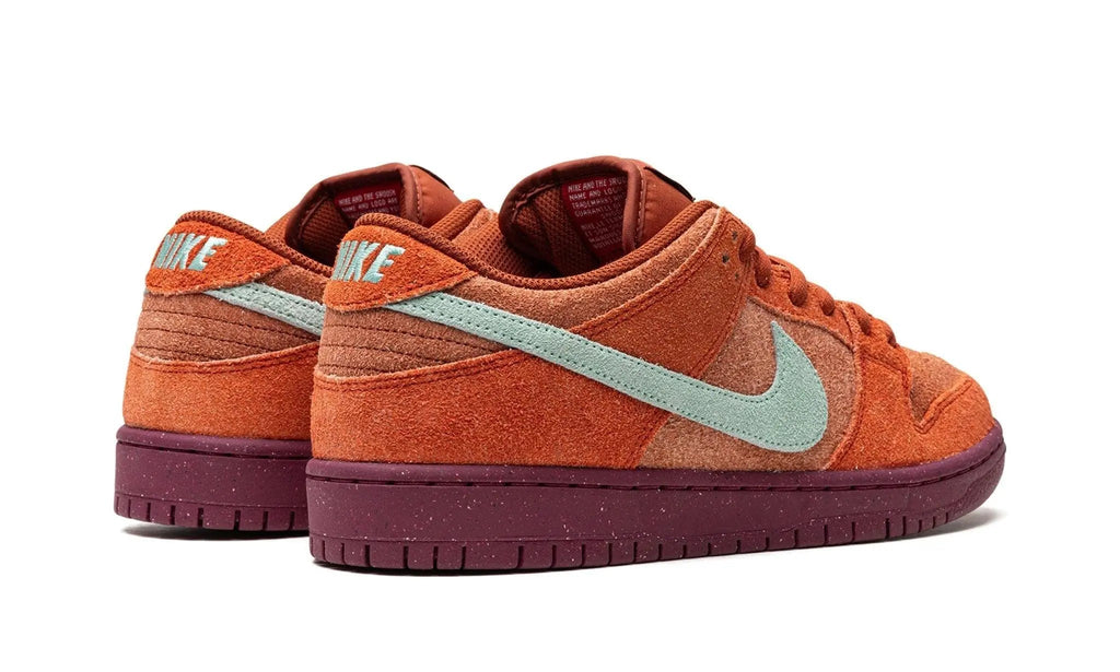 NIKE
SB DUNK LOW PRO PRM
"Mystic Red"