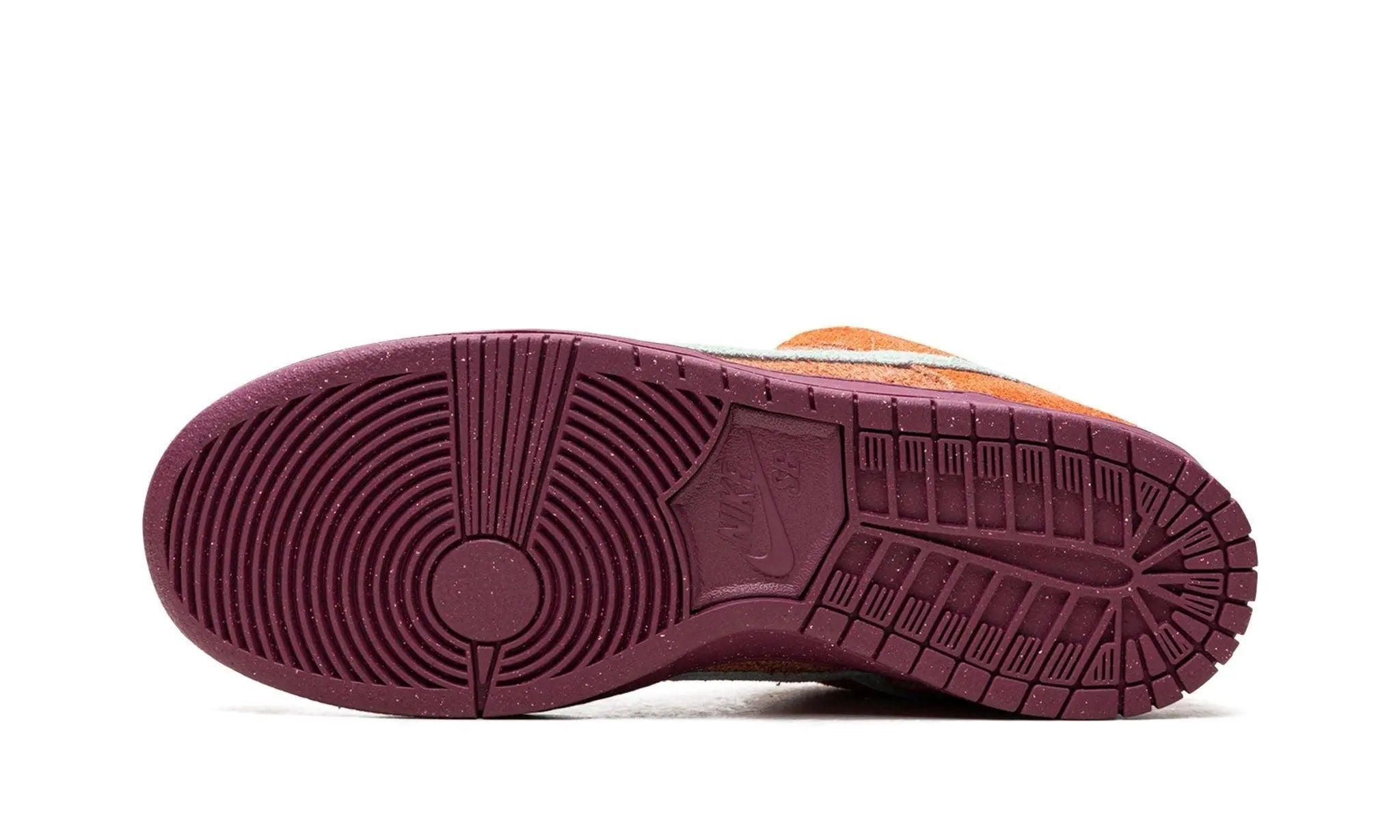 NIKE
SB DUNK LOW PRO PRM
"Mystic Red"