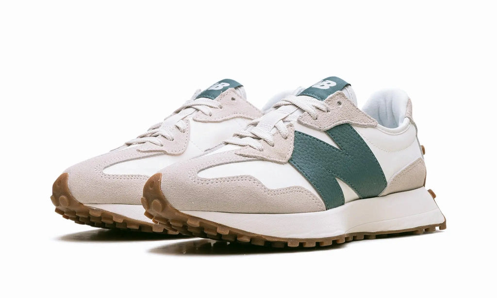 New Balance
327
"Moonbeam New Spruce"