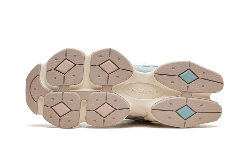 New Balance
9060
"Ivory"