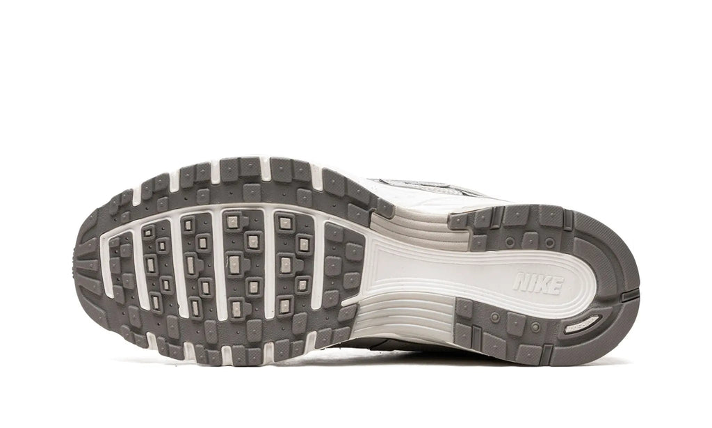 Nike
P-6000
"Light Iron Ore"
