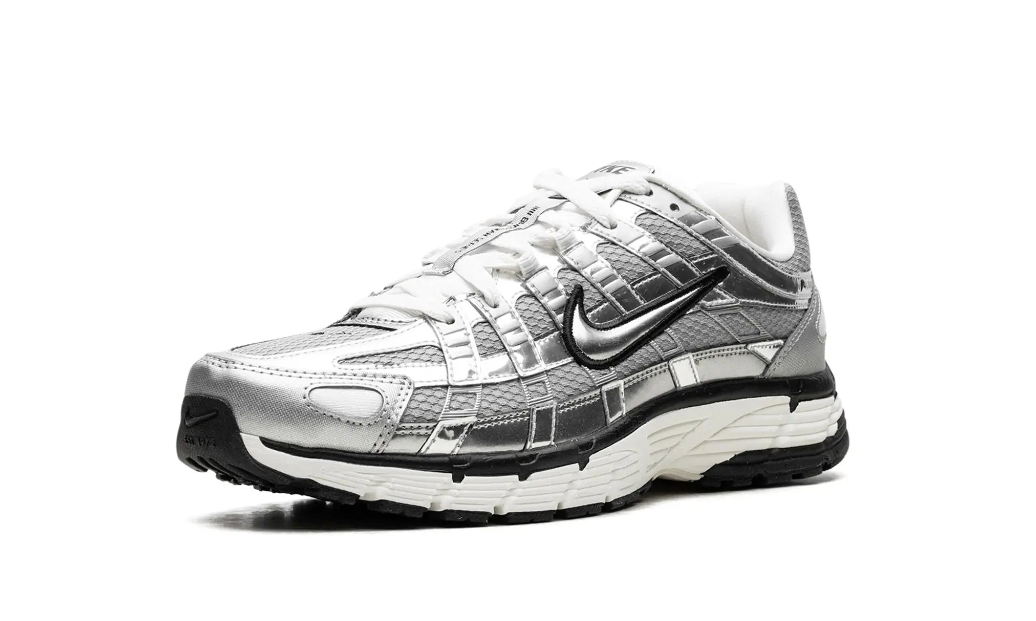 Nike
P-6000
"Metallic Silver"