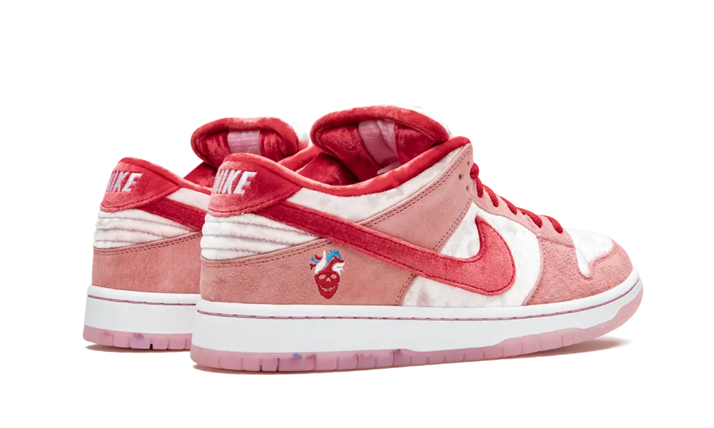 SB DUNK LOW PRO
"STRANGELOVE"